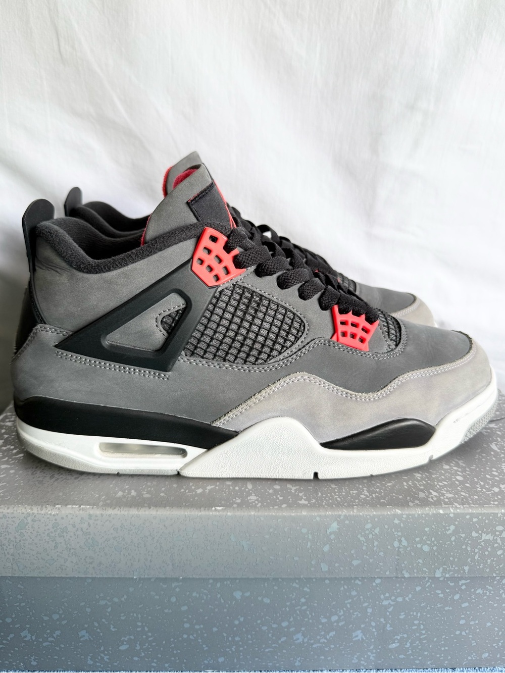 AUTHENTIC Jordan 4 Retro Infrared size 11 DH6927-061 2022 PRE-OWNED